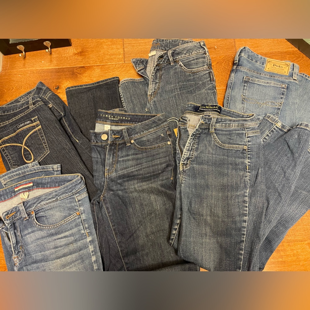 Multiple jeans. Gently used Boot cut and straight leg